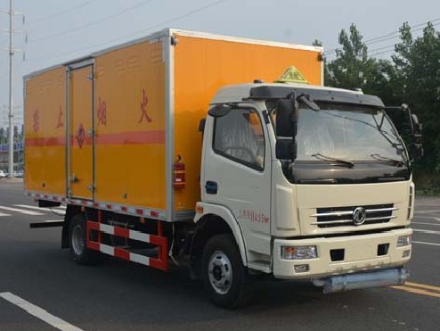 東風(fēng)福瑞卡5.2米易燃液體廂式運(yùn)輸車圖片 東風(fēng)福瑞卡5.2米易燃液體廂式運(yùn)輸車圖片