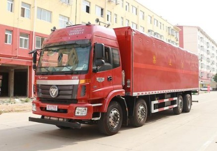 福田歐曼前四后六9.5米易燃液體廂式運(yùn)輸車(chē)圖片 福田歐曼前四后六9.5米易燃液體廂式運(yùn)輸車(chē)圖片