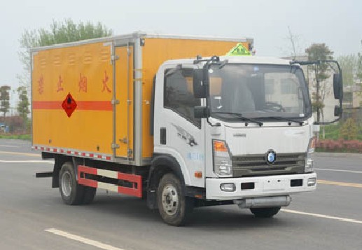 重汽王牌4.15米易燃液體廂式運輸車圖片 重汽王牌4.15米易燃液體廂式運輸車圖片
