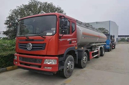 錫宇牌8X2東風(fēng)T5空氣懸掛運油車圖片 錫宇牌8X2東風(fēng)T5空氣懸掛運油車圖片