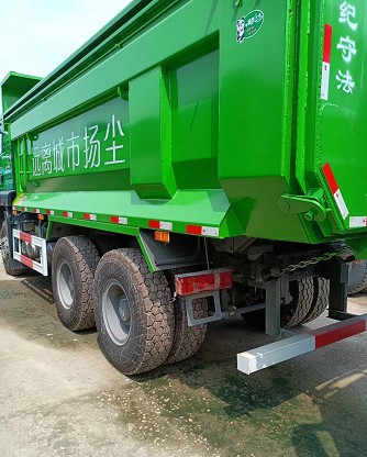 庫存重汽汕德卡后八輪渣土車 庫存重汽汕德卡后八輪渣土車