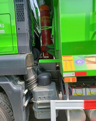 庫存重汽汕德卡后八輪渣土車 庫存重汽汕德卡后八輪渣土車