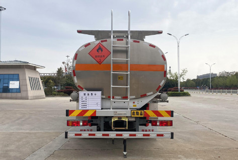 重汽汕德卡前四后八鋁合金油罐車(chē) 重汽汕德卡前四后八鋁合金油罐車(chē)